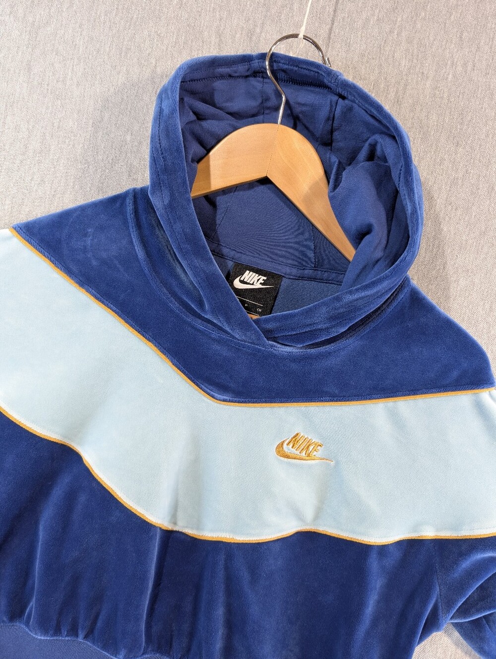 Nike Sportswear Hoodie Women's Small Heritage Velour Cropped Blue Gold